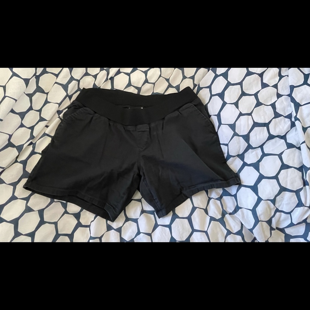 Maternity Shorts in black, size M 8/10.